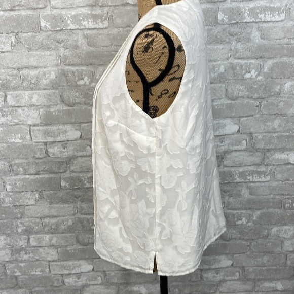 CECE Pleated Sleeveless Blouse - Picture 2 of 5